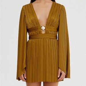 Significant Other Ella Gold Pleated Plunge V Shell Long Sleeve Mini Dress 6 NWT